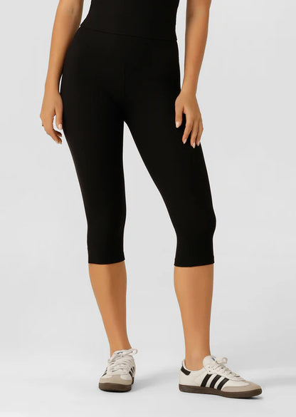 Irresistible 3/4 Capri Leggings